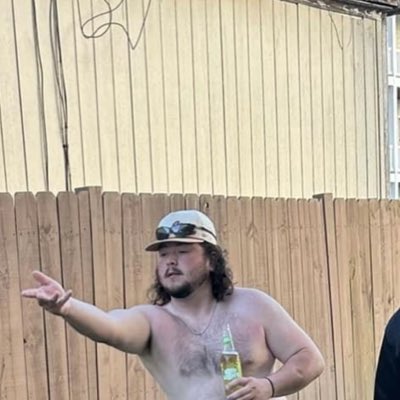 HedgesKaden's tweet photo. #NewProfilePic tossin the bag around https://t.co/tmwdXQLutM