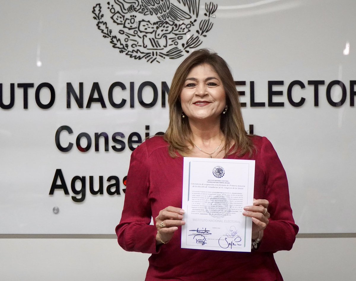 Nora_Ruvalcaba's tweet photo. Hoy recibí la constancia de senadora electa. Al pueblo de Aguascalientes le digo, gracias, no les voy a fallar. 
¡Seguiremos haciendo historia!🫶🏽✨ https://t.co/mhwNXvsjdV