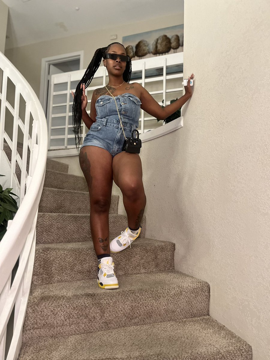 TheeePrincess19's tweet photo. I do it better PLUS IMM DOIN BETTER than b* 🤞🏽😘 https://t.co/BYzCP4tELA