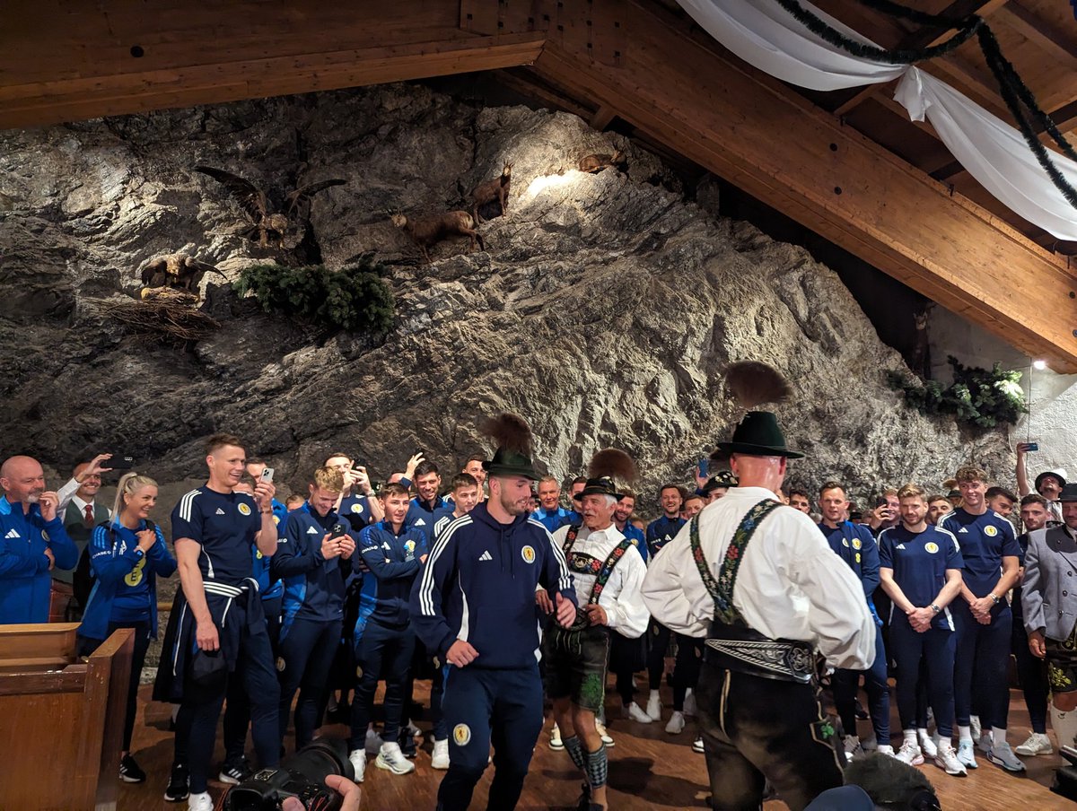 SerChristoph's tweet photo. Fünf Tage vor Beginn der #Euro2024 ist die schottische Nationalmannschaft in ihrem EM-Quartier in Garmisch-Partenkirchen angekommen.
Am Freitag dann Eröffnungsspiel gegen Deutschland in München und live im ZDF https://t.co/E0P1Th5Ppr