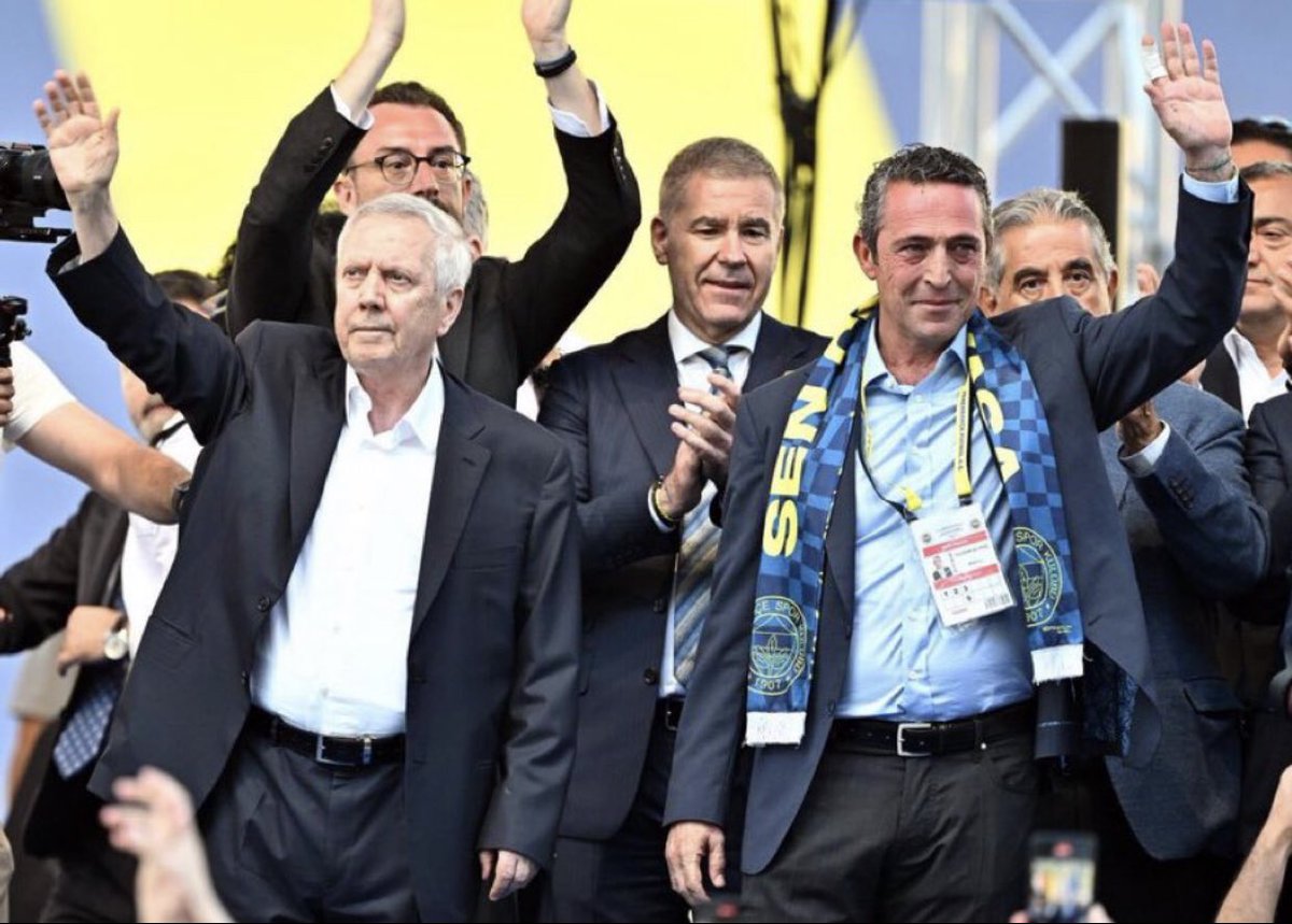 1907_kanarya_fb's tweet photo. #KazananFenerbahçe’miz oldu 
En büyük Fener başka büyük yok 💛💙
Omuz omuza nice zaferlere  #FENERBAHCE’m 💪💪💪 https://t.co/ck0DhBsXQq