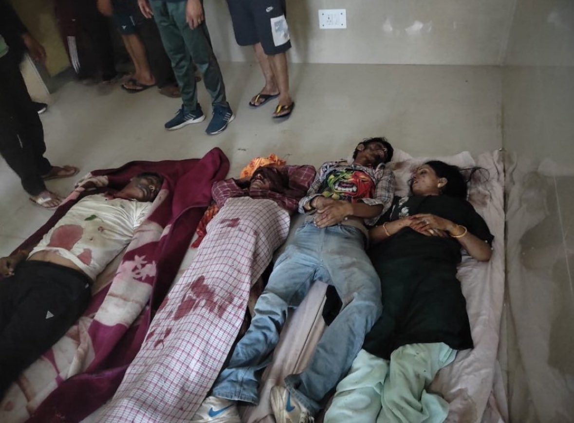AshwiniSahaya's tweet photo. Radical Islamic Terrorists attacked Hindu pilgrims in Jammu &amp; Kashmir 🇮🇳

10 dead &amp; 33 injured ! #AllEyesOnReasi #AllEyesOnVaishnoDeviAttack https://t.co/ku66Wfu3LW
