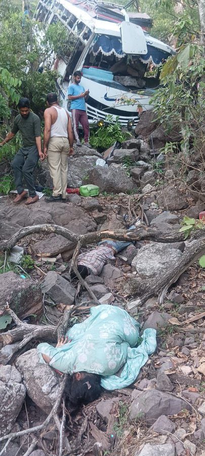 AshwiniSahaya's tweet photo. Radical Islamic Terrorists attacked Hindu pilgrims in Jammu &amp; Kashmir 🇮🇳

10 dead &amp; 33 injured ! #AllEyesOnReasi #AllEyesOnVaishnoDeviAttack https://t.co/ku66Wfu3LW