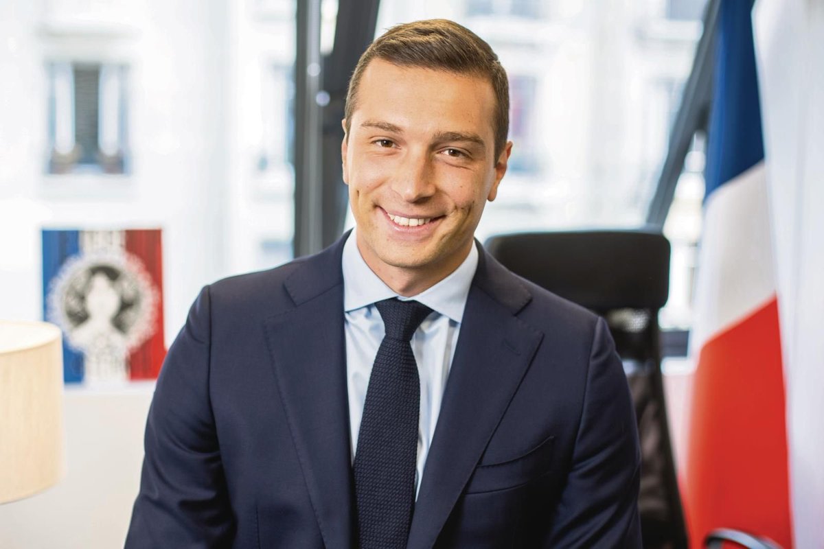 GossipRoomOff's tweet photo. 🚨 Le Rassemblement National de Jordan Bardella arrive en tête avec 31,5% des voix aux Élections Européennes. Un record.

Sur 81 sièges français au Parlement européen, Jordan Bardella devrait en occuper 31. 🗳️🇪🇺🇫🇷 (via TF1 estimations) https://t.co/axOJLsyoG2