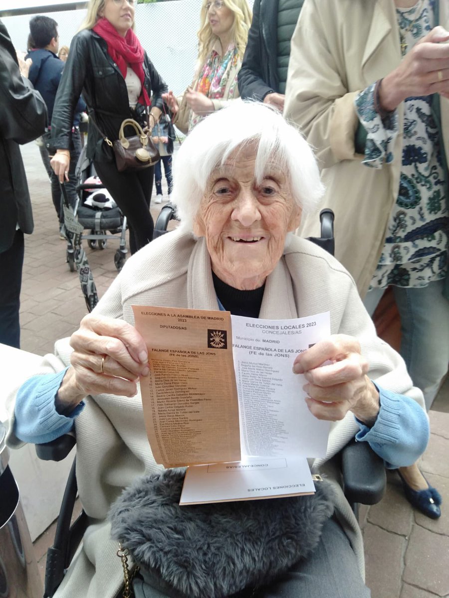 Con mi abuela a votar 🥹♥️