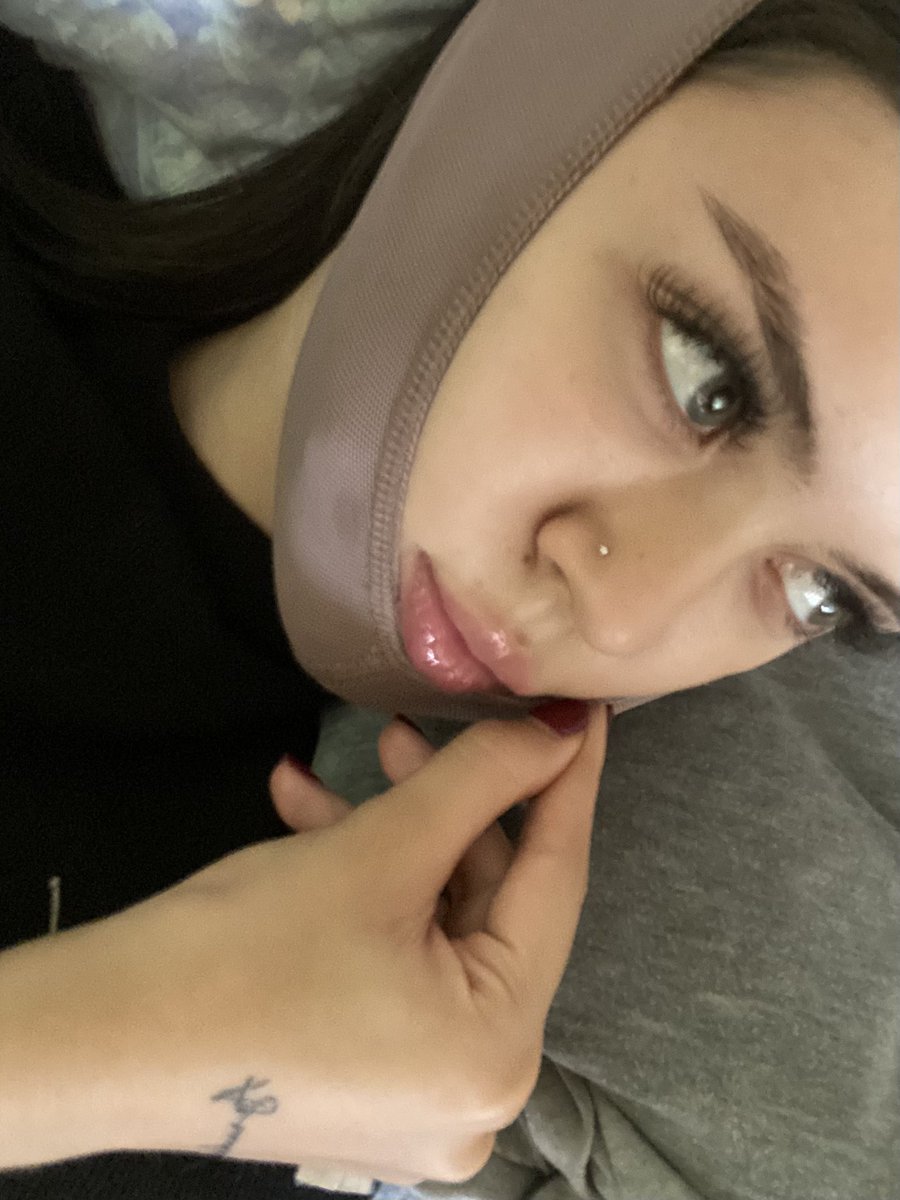 val1995080415's tweet photo. Lo que me faltaba era una tuneadita para estar al 100 💋 https://t.co/5B9CHIhKX0