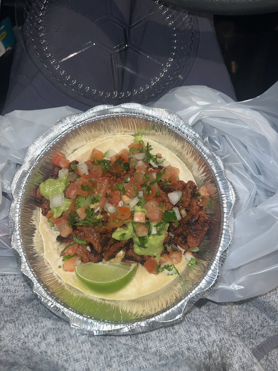 anyacountscals's tweet photo. i mean i eat WHATEVER i want. Yesterday i had a gyro for lunch and 2 pounds of nachos for dinner and i didn’t gain weight. Hiking saved my life i feel https://t.co/z2a1mrQyE6