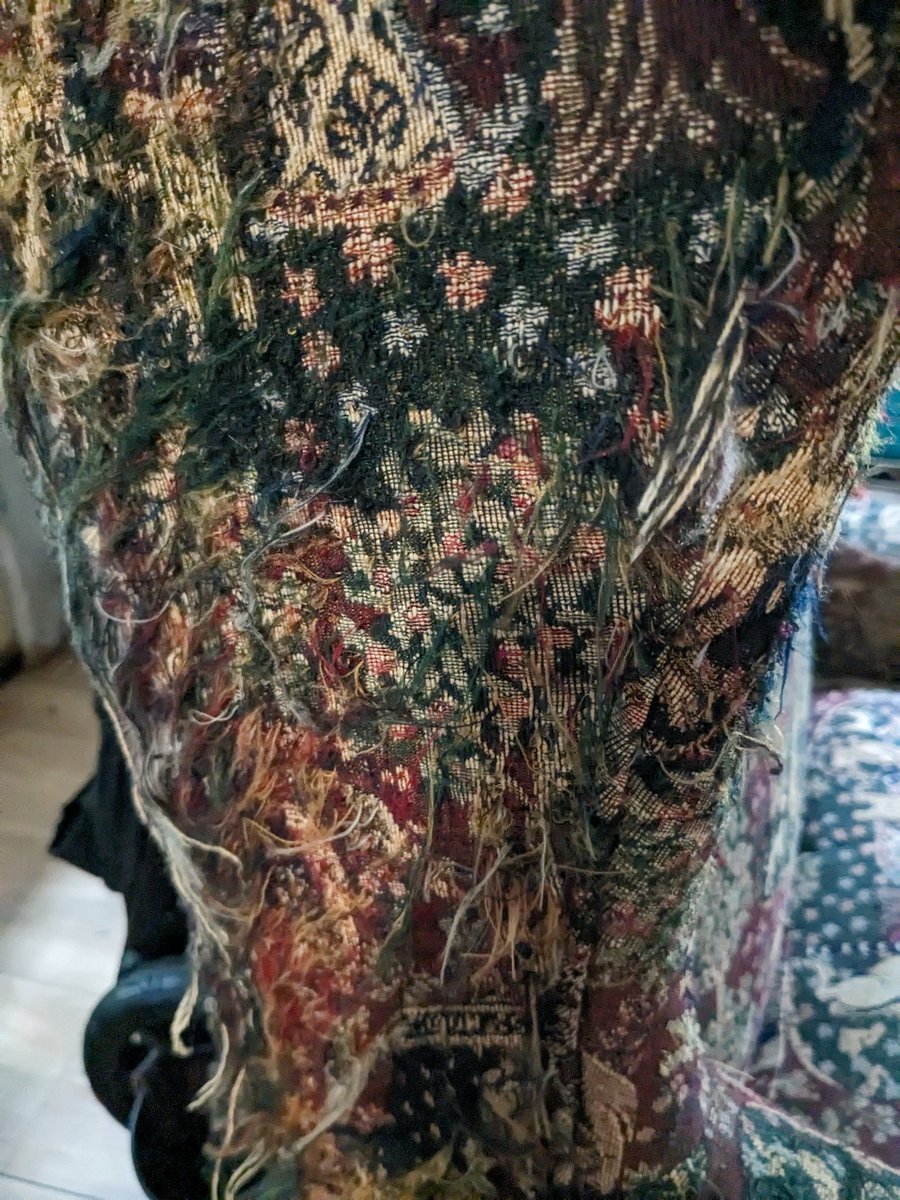 antlerantler's tweet photo. Pls help me twt‼️I bought this chair in 2009 w a WOVEN unicorn tapestry fabric, it's my very fav thing, I'm obsessed w it but the years (and cats) have taken their toll. I can only find printed fabrics featuring this motif but that simply will not do! Help me find this fabric! 🙏🏼 https://t.co/2NS6chYaIy