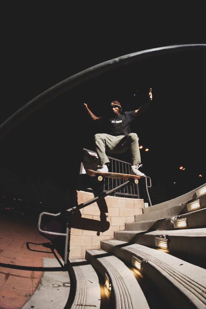 Harvey2F's tweet photo. I still sk8 https://t.co/VMHgEc9pLM
