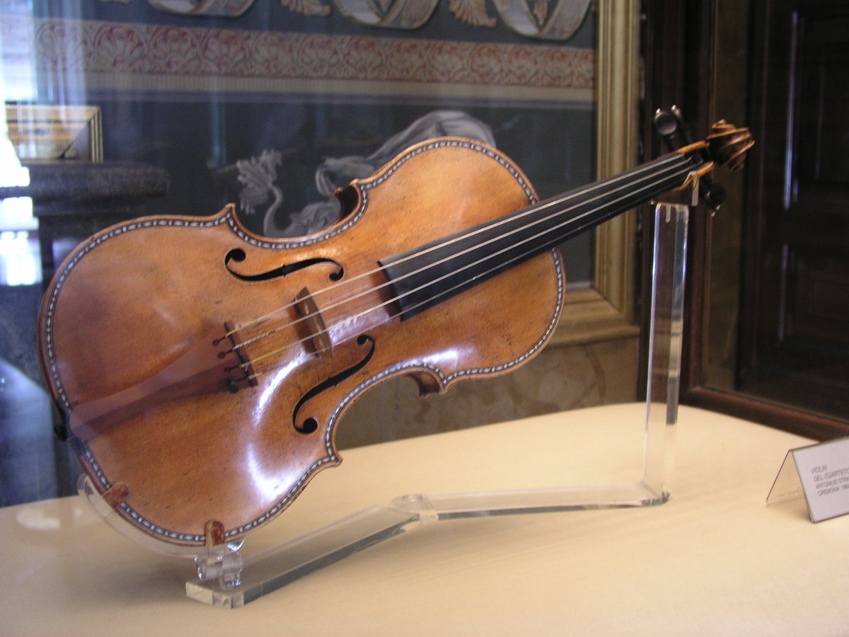 🎻Galaxy Digital provided a multimillion-dollar loan to Animoca Brands' co-founder Yat Siu using a tokenized 316-year-old Stradivarius violin and its NFT version as collateral. This innovative approach enhances liquidity and marks a significant advancement in asset tokenization.