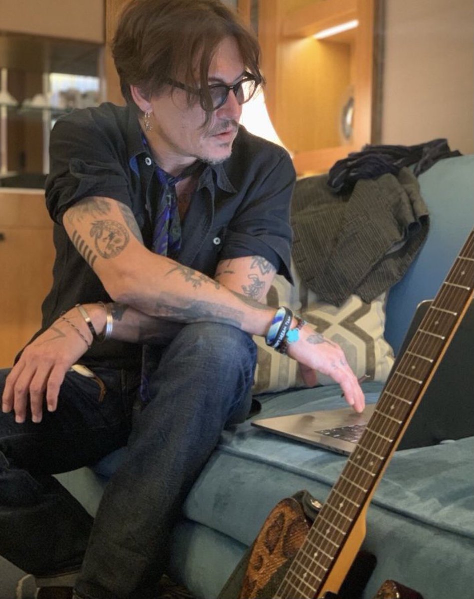 New pic of JD, courtesy of Adam! 😍

#HappyBirthdayJohnnyDepp
