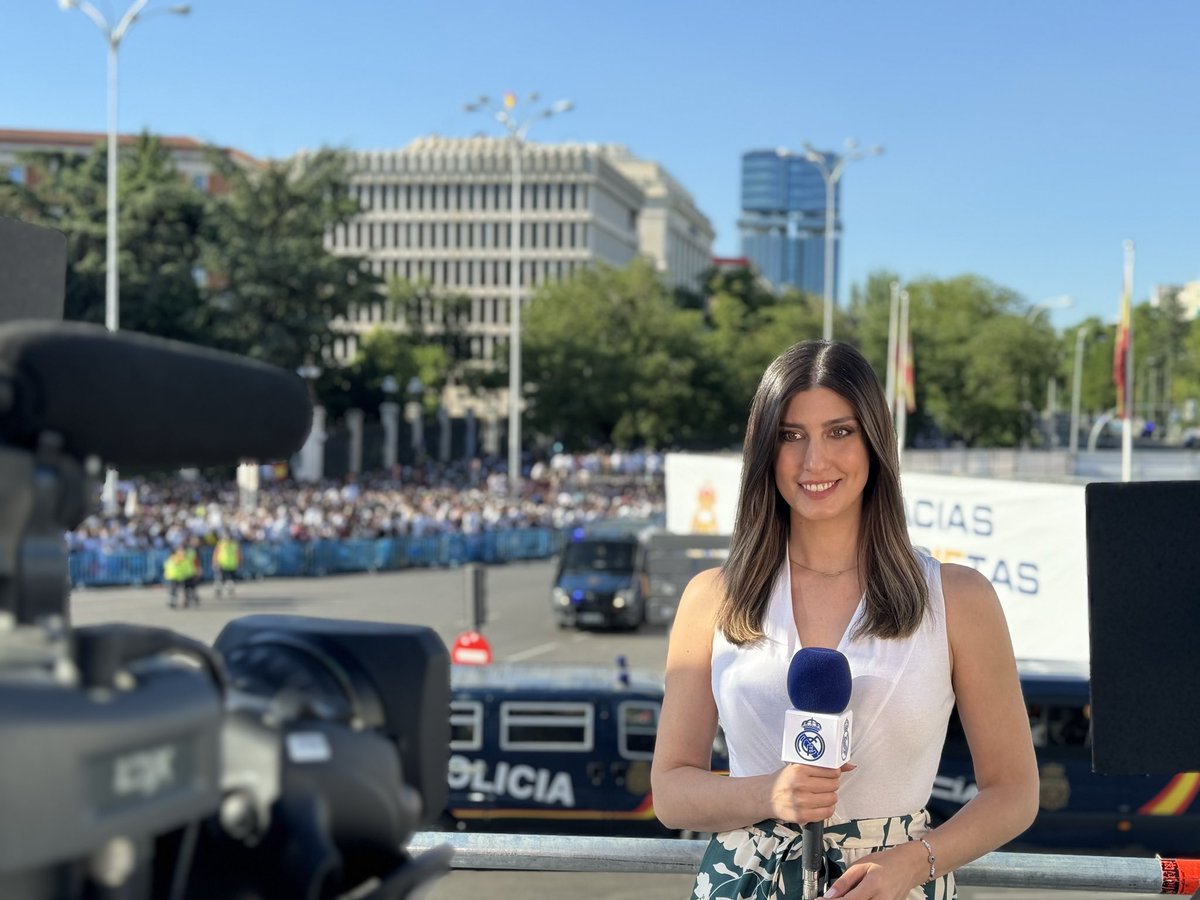 luxiheras2's tweet image. Que qué estaba yo haciendo hace una semana? Pues…🥳
#La15 #CHAMP15NS #Cibeles #RealMadrid