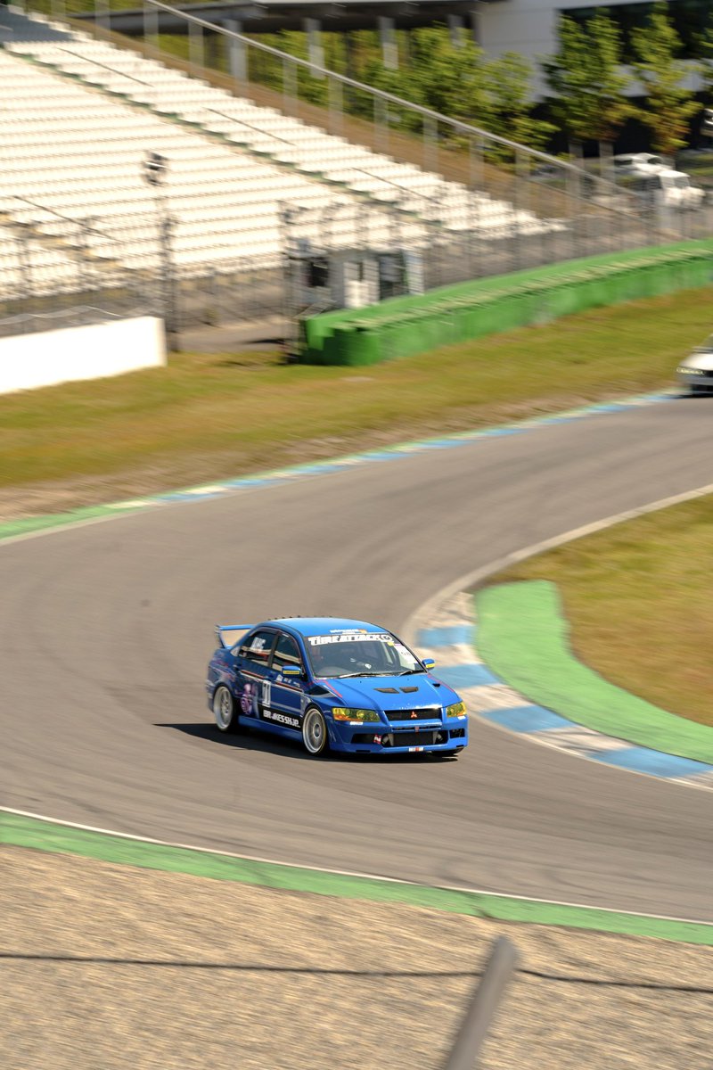 shiio640's tweet photo. Its not everyday that you see an Evo full sent on the Racetrack! This example is on the legendary Hockenheimring 😍
P.S. Anyone spotted my Editing mistakes? 😭

#mitsubishi #lancerevolution #hockenheimring #evogram https://t.co/gTVo0FoyKw