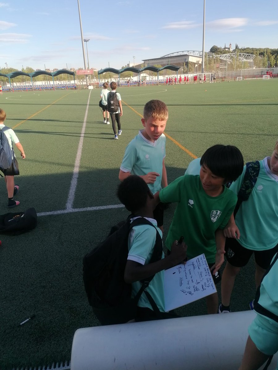 wakatakegroup's tweet image. TAKE CARE AND KEEP ⚽@Sdhuesca_en ACADEMY ALWAYS IN YOUR HEART❤️👋

#grassrootsfootball #immersionprograms #youthdevelopment #vamoshuesca #sinreblar #SDHAcademy @Sdhuesca_en @FundAlcoraz @WakatakeGroupJP 

#VamosWakatake