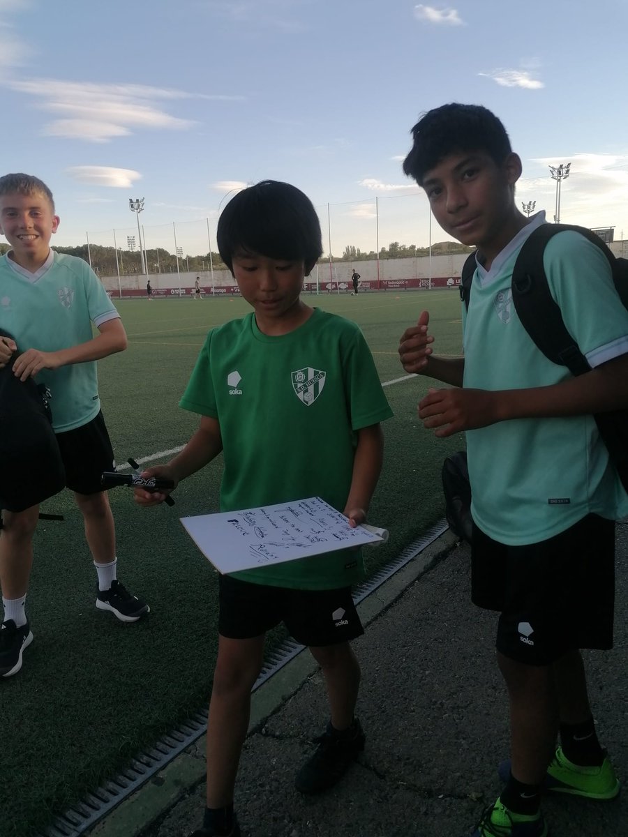 wakatakegroup's tweet image. TAKE CARE AND KEEP ⚽@Sdhuesca_en ACADEMY ALWAYS IN YOUR HEART❤️👋

#grassrootsfootball #immersionprograms #youthdevelopment #vamoshuesca #sinreblar #SDHAcademy @Sdhuesca_en @FundAlcoraz @WakatakeGroupJP 

#VamosWakatake