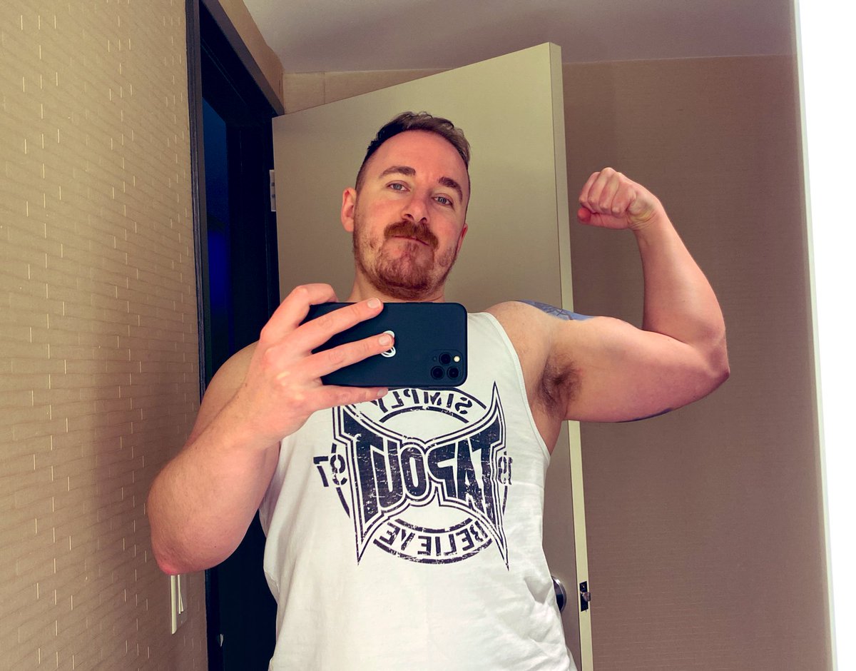 BeefyMancCub's tweet photo. Hotel bathrooms strike again https://t.co/KS045pPKn1