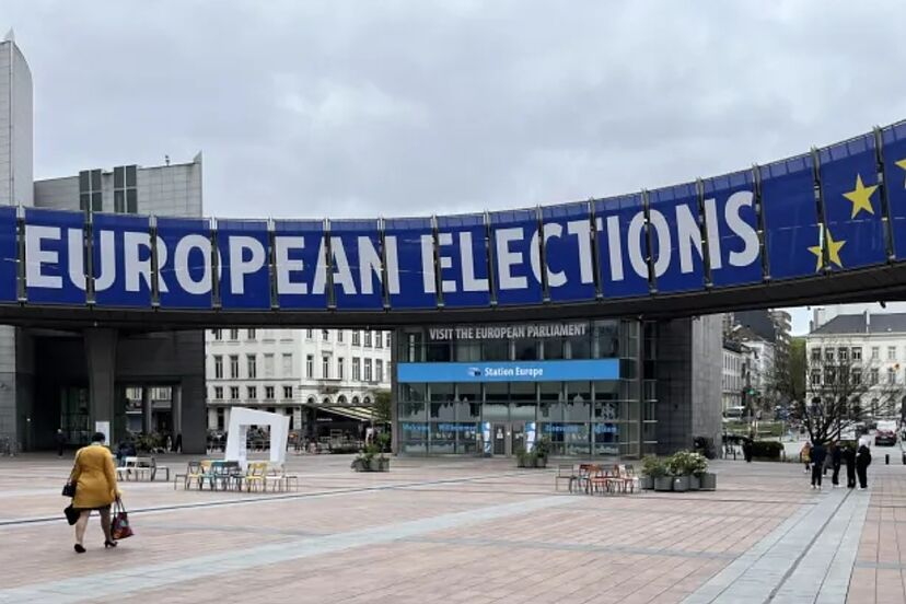 ElTrumpista's tweet photo. 🚨 LA DERECHA GANA TODAS LAS ELECCIONES EUROPEAS HOY.

🇬🇷 Grecia - Nueva Democracia (Centro-Derecha)
🇧🇬 Bulgaria - GERB (Derecha)
🇪🇸 España - PP (Centro-Derecha)
🇭🇺 Hungría - FIDESZ (Derecha)
🇫🇮  Finlandia - KOK (Derecha)
🇭🇷 Croacia - HDZ (Derecha)
🇫🇷 Francia - RN (Derecha) https://t.co/pf3AhmdTuX