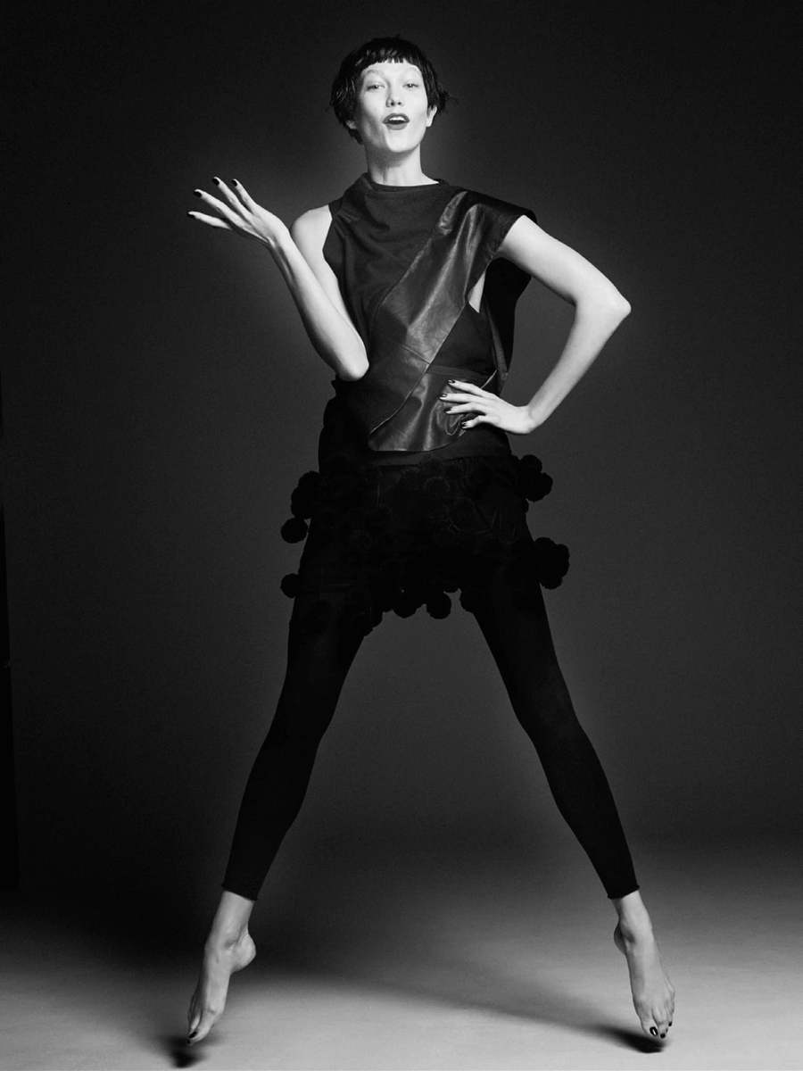 worlds_moda's tweet image. #editorialsWM (3/3)

#VOGUEPARIS,
March 2014.
By #DavidSims

#KarlieKloss