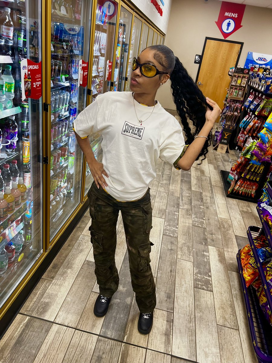 essssdivine's tweet photo. never compare me to you #steponshit 🪖 https://t.co/6EGZjawX4F