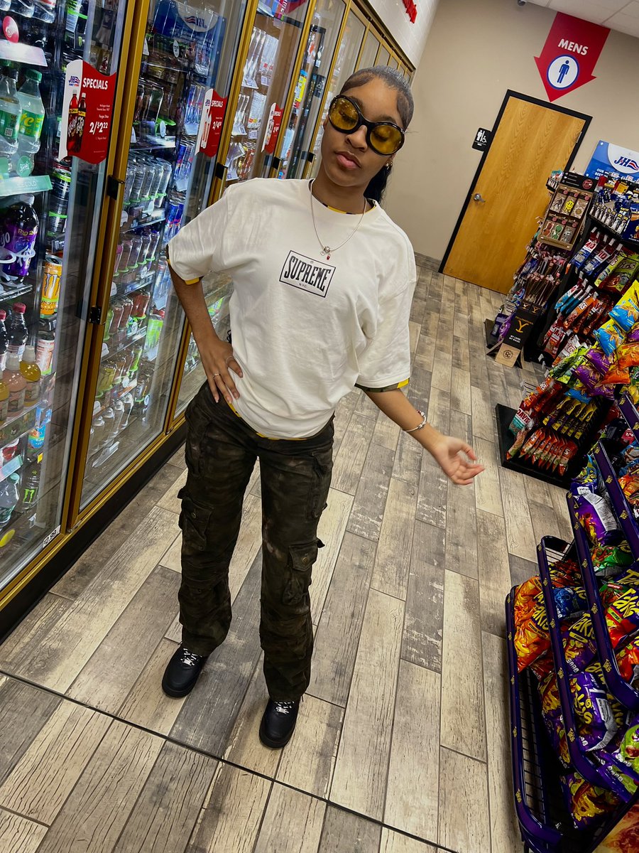 essssdivine's tweet photo. never compare me to you #steponshit 🪖 https://t.co/6EGZjawX4F