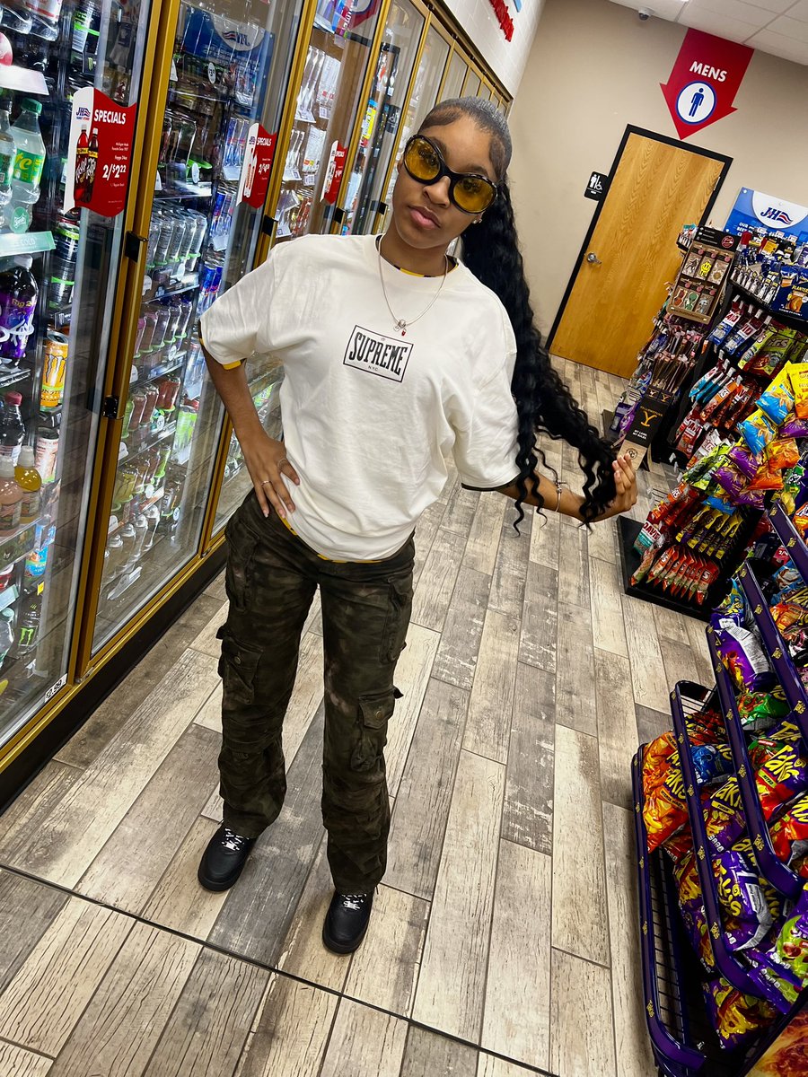 essssdivine's tweet photo. never compare me to you #steponshit 🪖 https://t.co/6EGZjawX4F