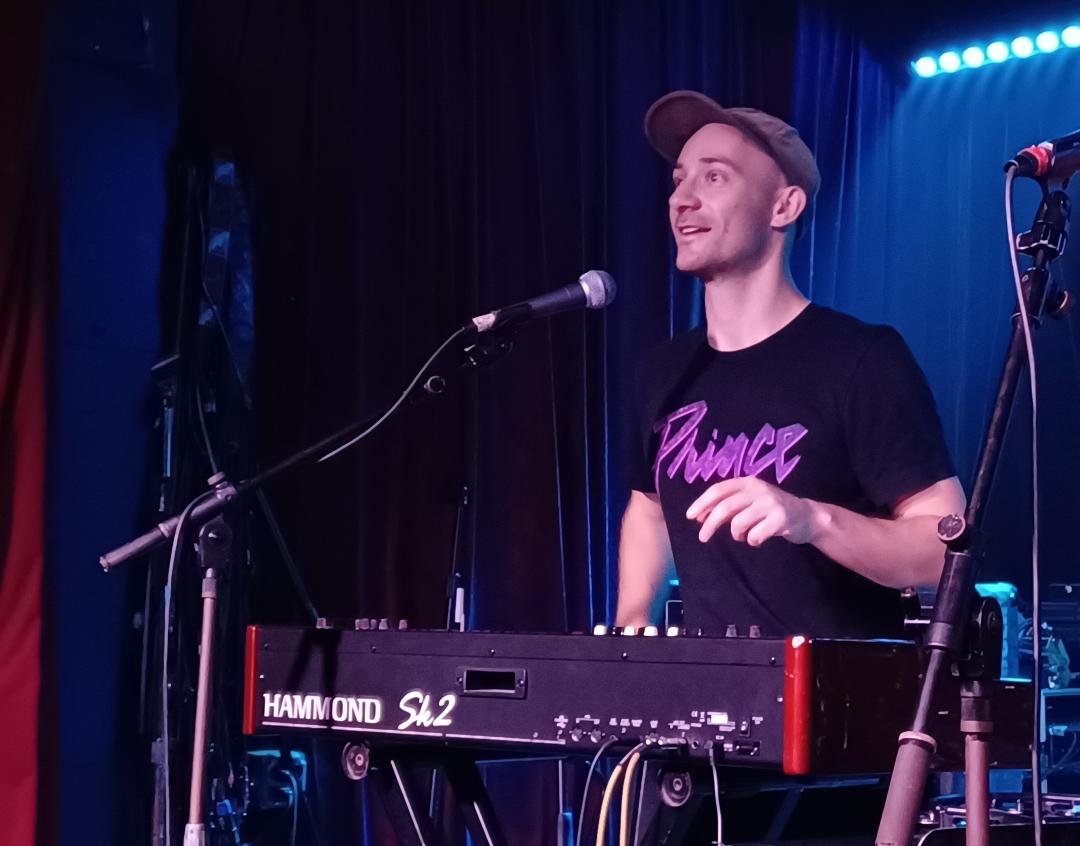 AdamsWorldBlog's tweet photo. Scenes from last night – Charlie Blasberg &amp; The Immortals at Arlene’s Grocery https://t.co/t0z10GJzad