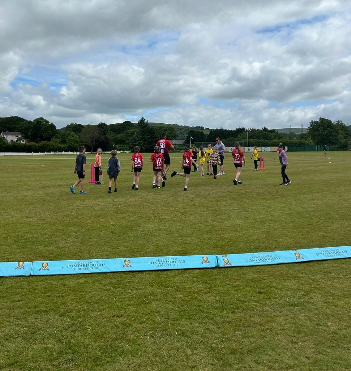 CHcricketwales's tweet photo. U11 girls festival this morning @PontarddulaisCC 

Massive thanks to all the clubs &amp; coaches for their efforts today.

@LlandeiloCC @llangennechcc @GowertonCricket @AmmanfordCC @Marespool https://t.co/s0uwdZljh6