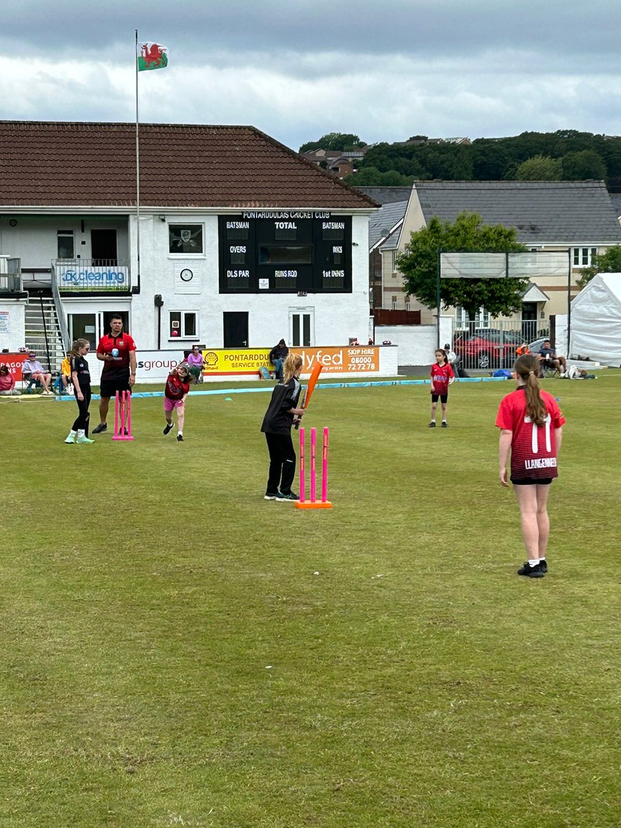 CHcricketwales's tweet photo. U11 girls festival this morning @PontarddulaisCC 

Massive thanks to all the clubs &amp; coaches for their efforts today.

@LlandeiloCC @llangennechcc @GowertonCricket @AmmanfordCC @Marespool https://t.co/s0uwdZljh6