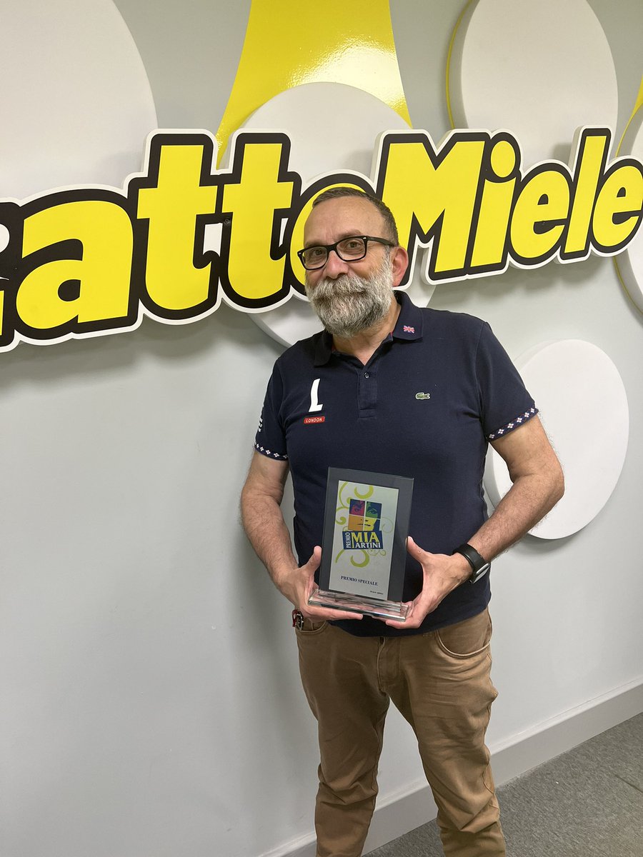 Tra poco (dalle 21) <a href="/FilippoMBroglia/">Filippo M. Broglia</a> per uno speciale dedicato a #MiaMartini con aneddoti e ricordi personali sulla grande artista che ci ha lasciato da quasi 30 anni e parlerà del @premiomiamartini. La trasmissione è condotta da #AnnaPatti. Da non perdere
<a href="/RadioLatteMiele/">Radio LatteMiele</a>