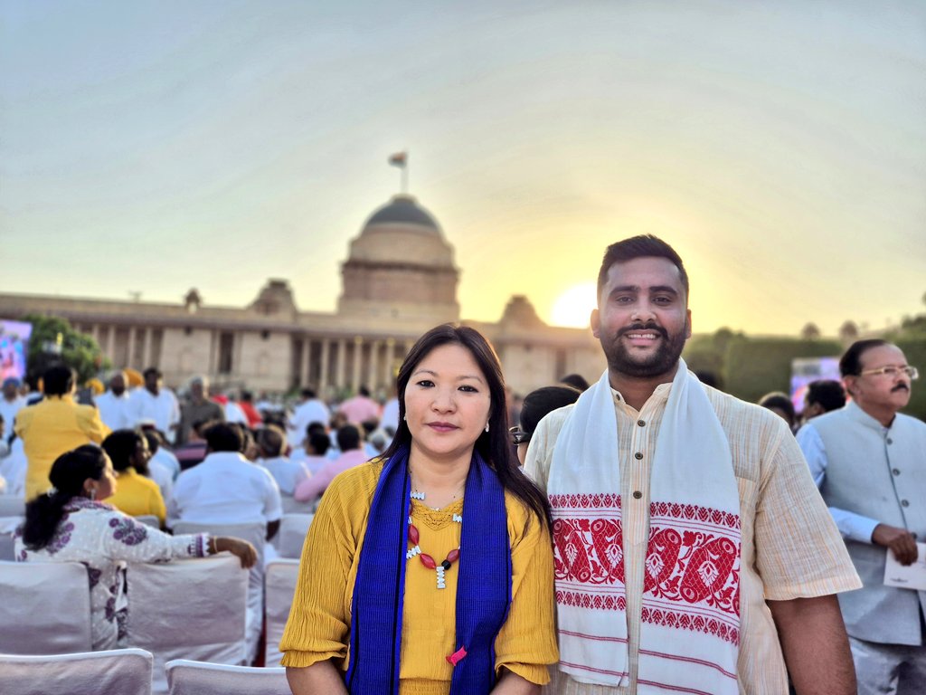 iamberagarwal's tweet photo. Fast forward to 2024, I found myself attending the 3rd swearing-in ceremony of PM @narendramodi Ji. This incredible opportunity came to me through #HamaraAppNaMoApp, of which I’ve been a regular user and volunteer. 3/5 https://t.co/qwgu8Vfuof