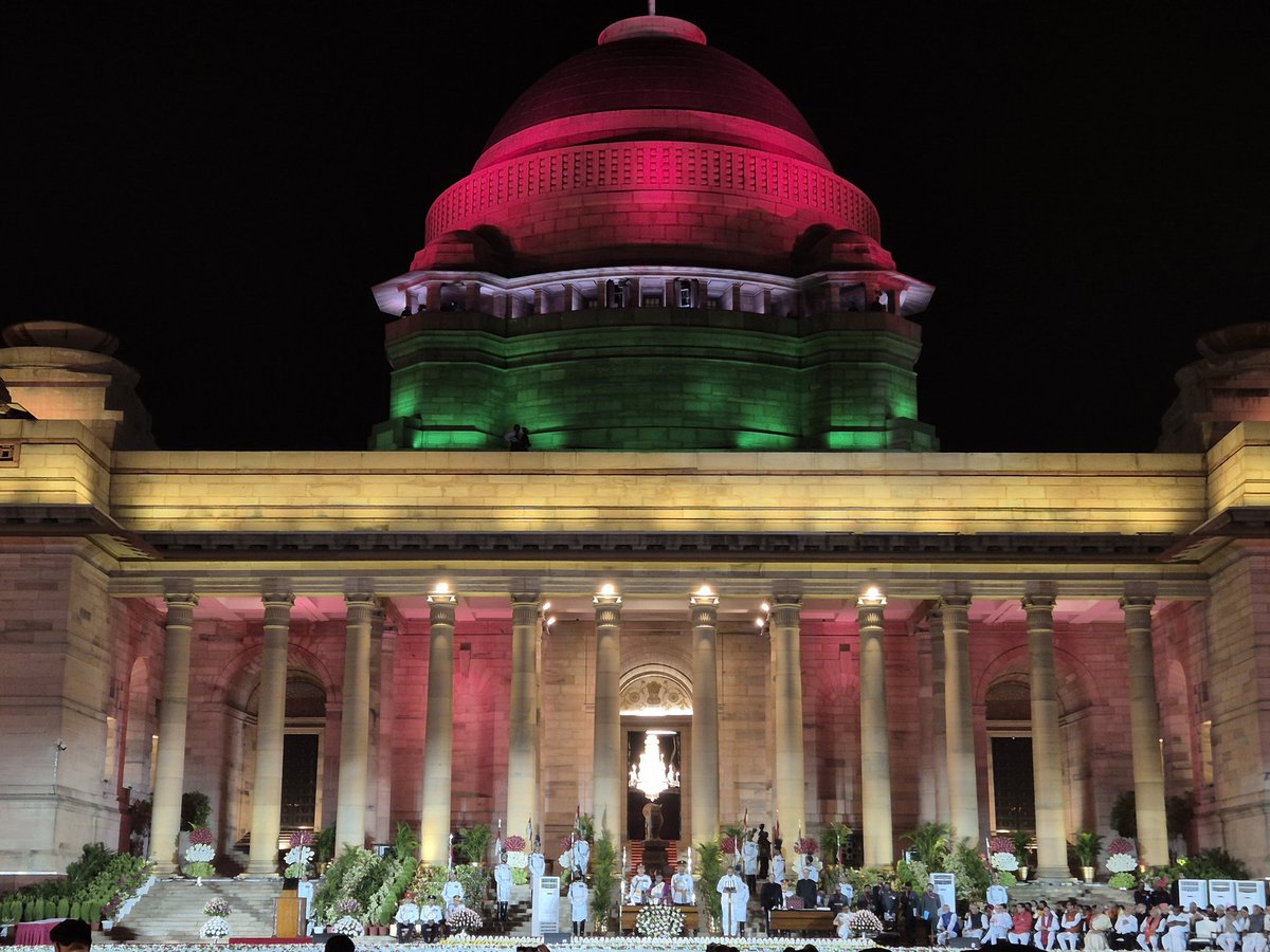 iamberagarwal's tweet photo. Fast forward to 2024, I found myself attending the 3rd swearing-in ceremony of PM @narendramodi Ji. This incredible opportunity came to me through #HamaraAppNaMoApp, of which I’ve been a regular user and volunteer. 3/5 https://t.co/qwgu8Vfuof
