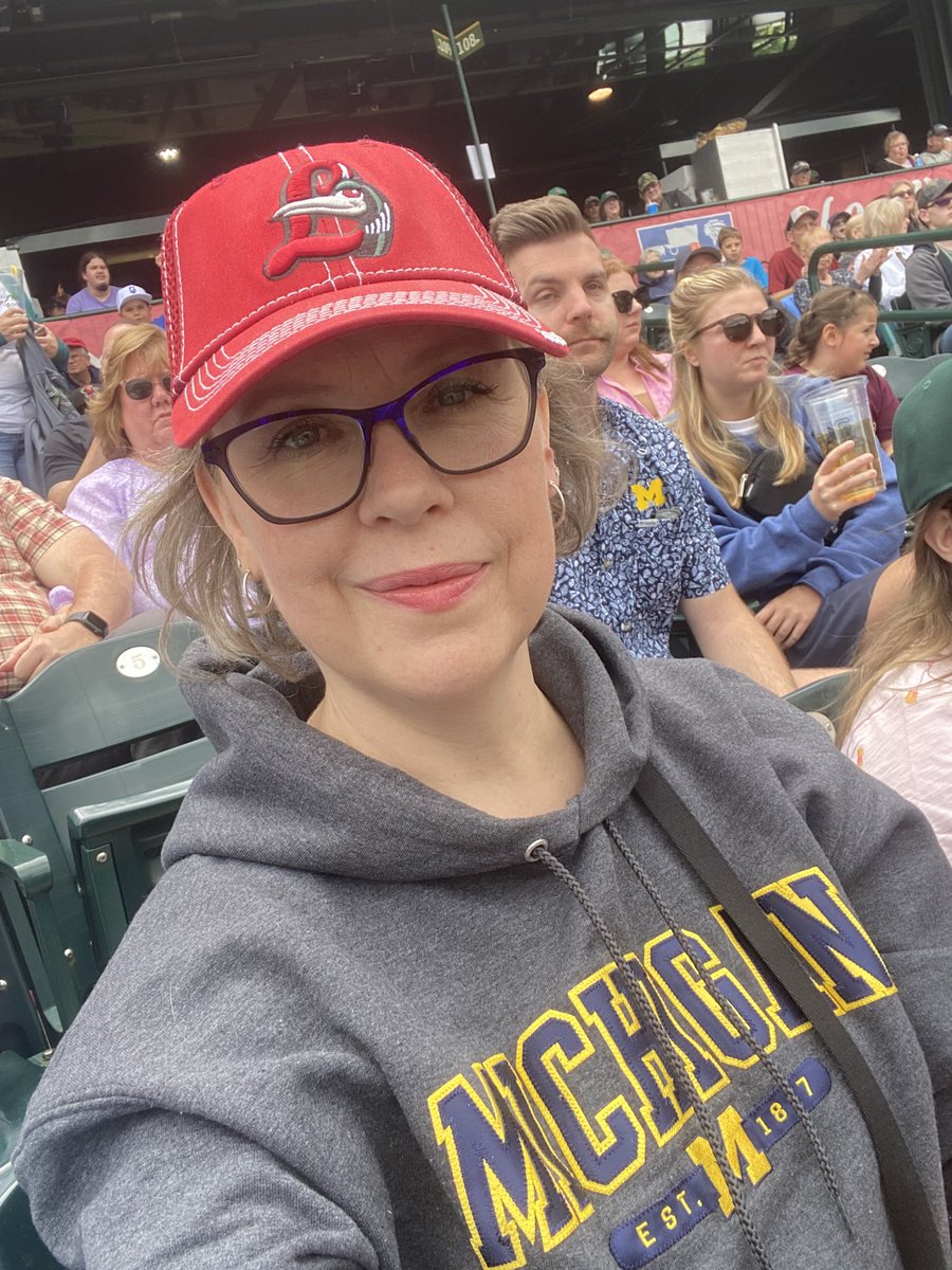 Illuminatrix6's tweet photo. There’s no place like home. 🥰 #MichiganGirl #PlayBall #MidlandMichigan #MidMichigan #GreatLakesLoons #ToTSelfieSunday https://t.co/f3SjRAqIOL