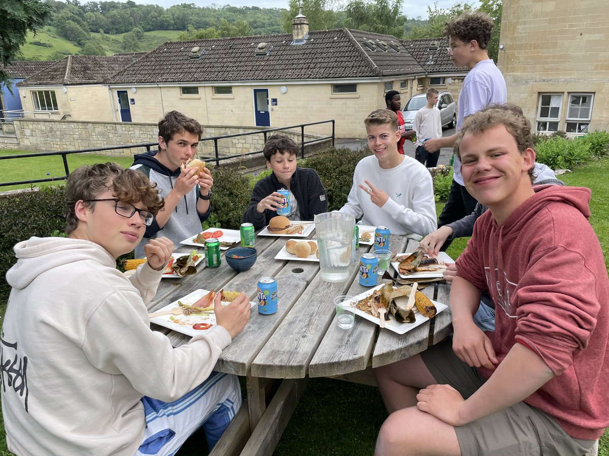MonktonLang's tweet photo. This evening we had our ICOM leavers’ BBQ, which celebrated our fab international students and gave the new committee chance to organise their first event. As ever, @MonktonCatering provided some incredible BBQ food 😋 https://t.co/v1z0F1k1uC