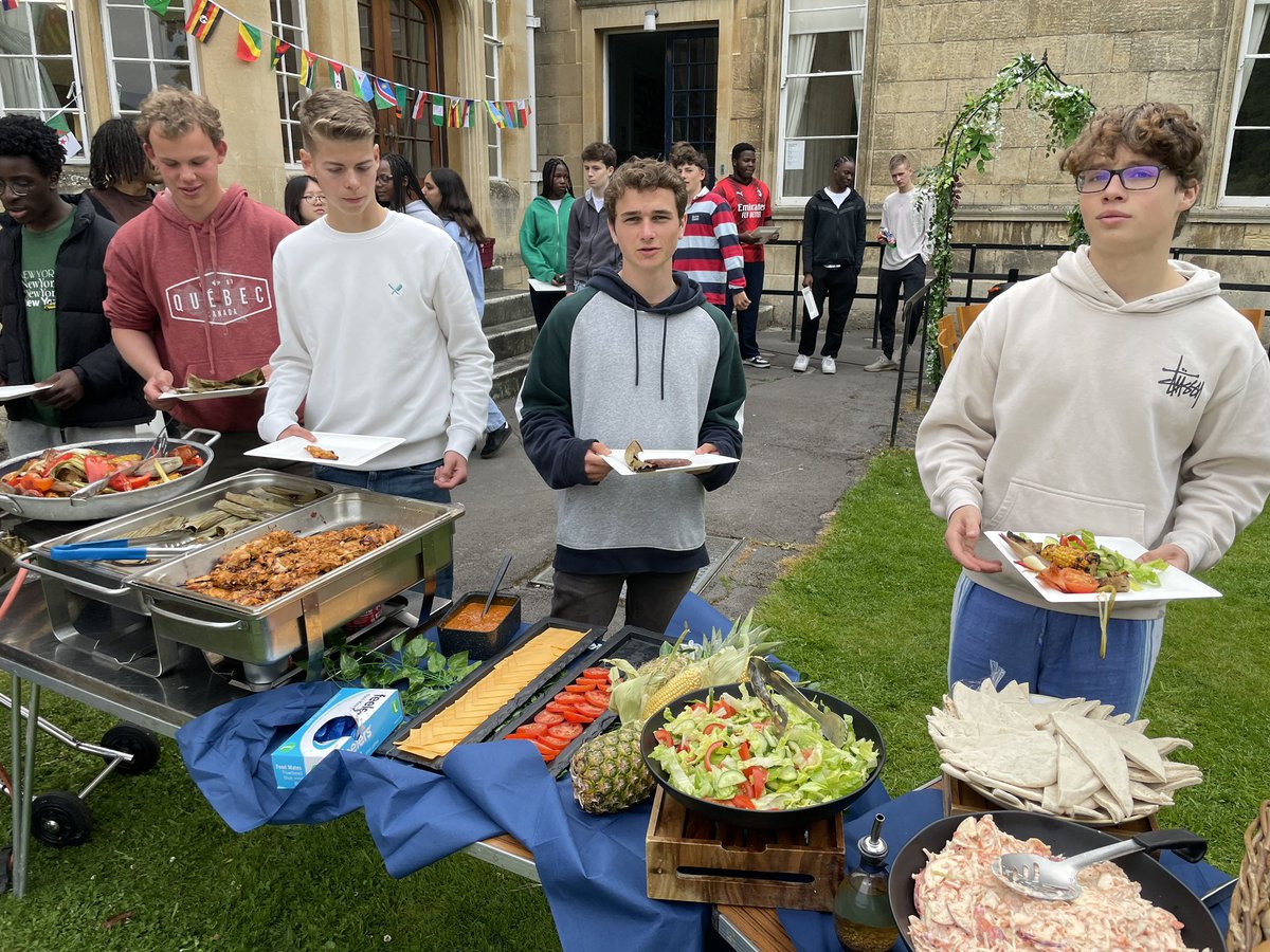 MonktonLang's tweet photo. This evening we had our ICOM leavers’ BBQ, which celebrated our fab international students and gave the new committee chance to organise their first event. As ever, @MonktonCatering provided some incredible BBQ food 😋 https://t.co/v1z0F1k1uC