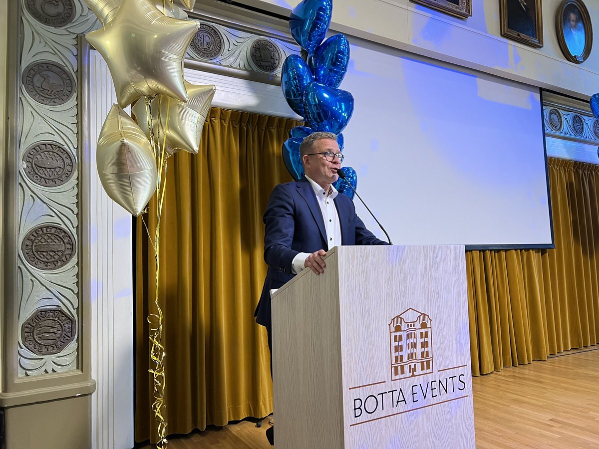 ”Kiitos kaikille aivan mielettömästä työstä! 

Olen ylpeä teistä jokaisesta.”

– <a href="/PetteriOrpo/">Petteri Orpo</a> 

#kokoomus #eurovaalit