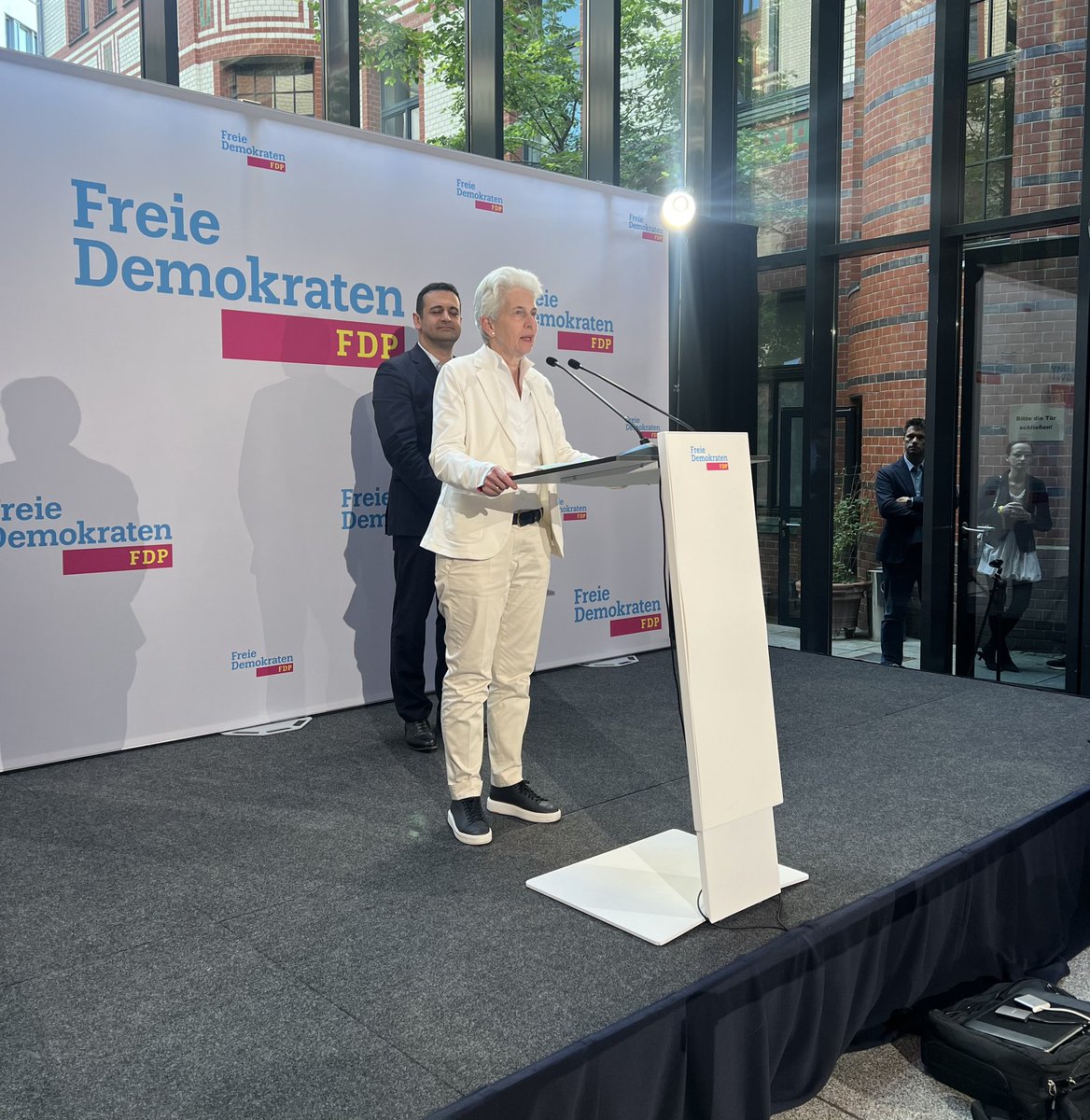 Danke an die Wählerinnen und Wähler. Wir haben bei der #Europawahl das Ergebnis in etwa und insbesondere die Anzahl der Mandate entgegen der Umfragen &amp; des Bundestrends gehalten. Das war nur möglich mit einer starken Teamleistung &amp; einem starken Schlussspurt. Das freut mich sehr.