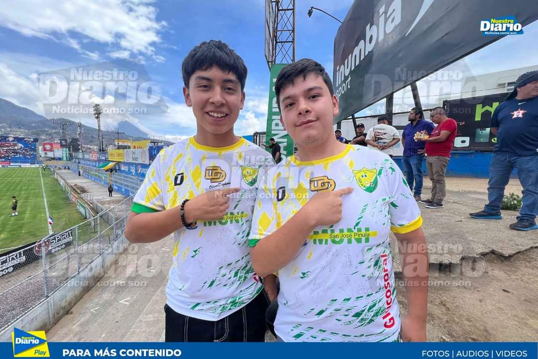 NuestroDiario's tweet photo. #Deportes Fiesta en Quetzaltenango 🥳⚽️🏆

El estadio Mario Camposeco recibe a fanáticos pinultecos y copaleros que buscan el ascenso a Liga Nacional.

📰Entérate en #NuestroDiario
📸 Pedro Mijangos https://t.co/mGqV6XV6ZF