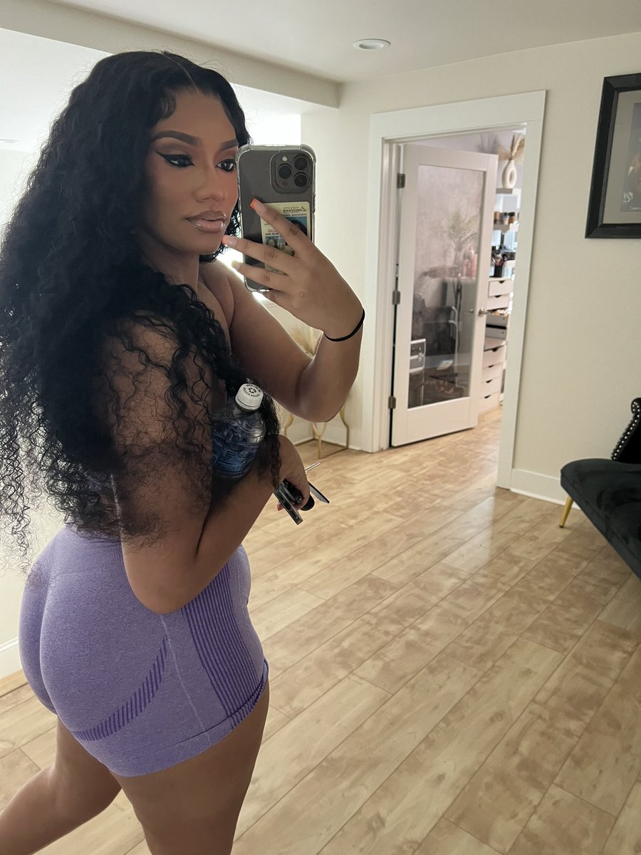 ShayBonvi's tweet photo. #AlwaysMe #ImThatGirl #CFWM #NEEEEDTHATTTTTT https://t.co/jlUE9CjtsQ