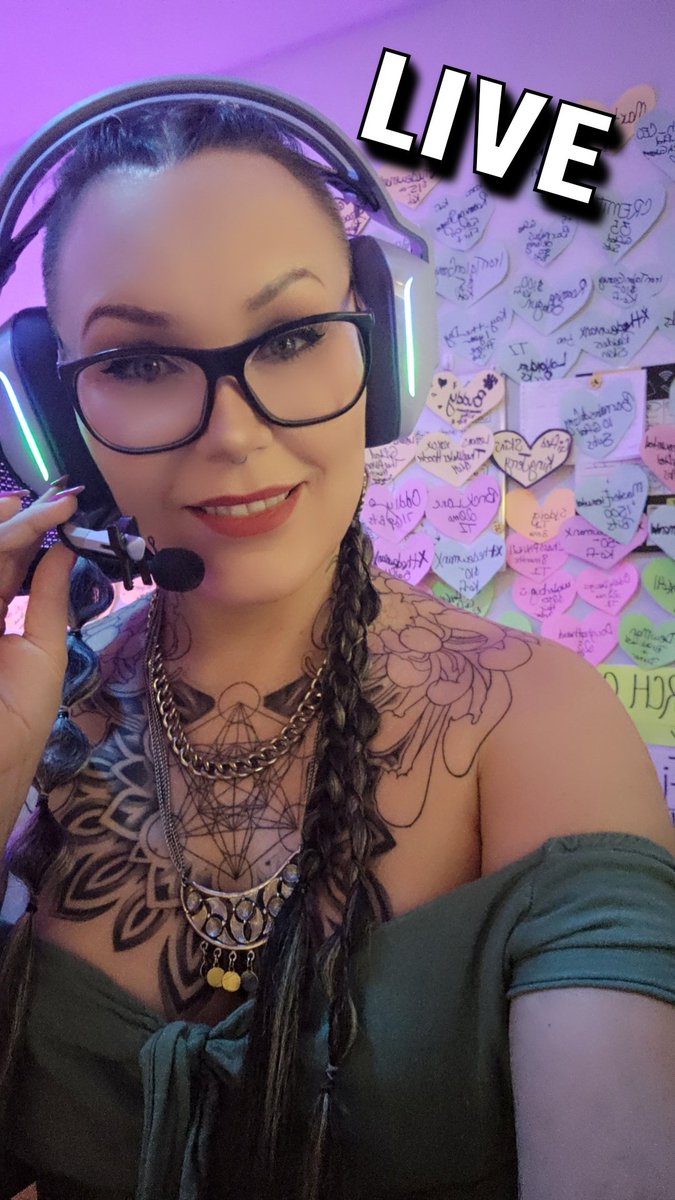 TheeCozyBee 🐝 tweet media