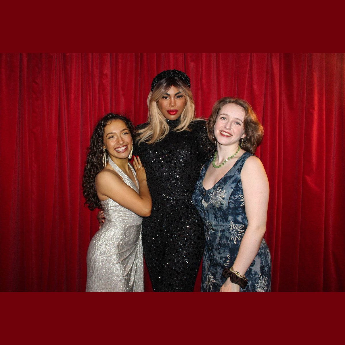 HerNameIsMarkie's tweet photo. Premiere night 🎭
#Premiere #MusicalPremiere #Musical #Theatre #MusicalTheatre #WestEnd #London #PiccadillyCircus #TheFinellis #Wonderville #WondervilleTheatre #MT #Actor #Actress https://t.co/78SAjspsIj