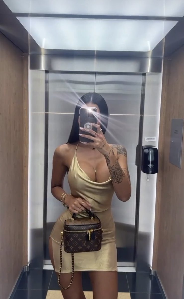 Soft moments in Dubai 🤍🌺