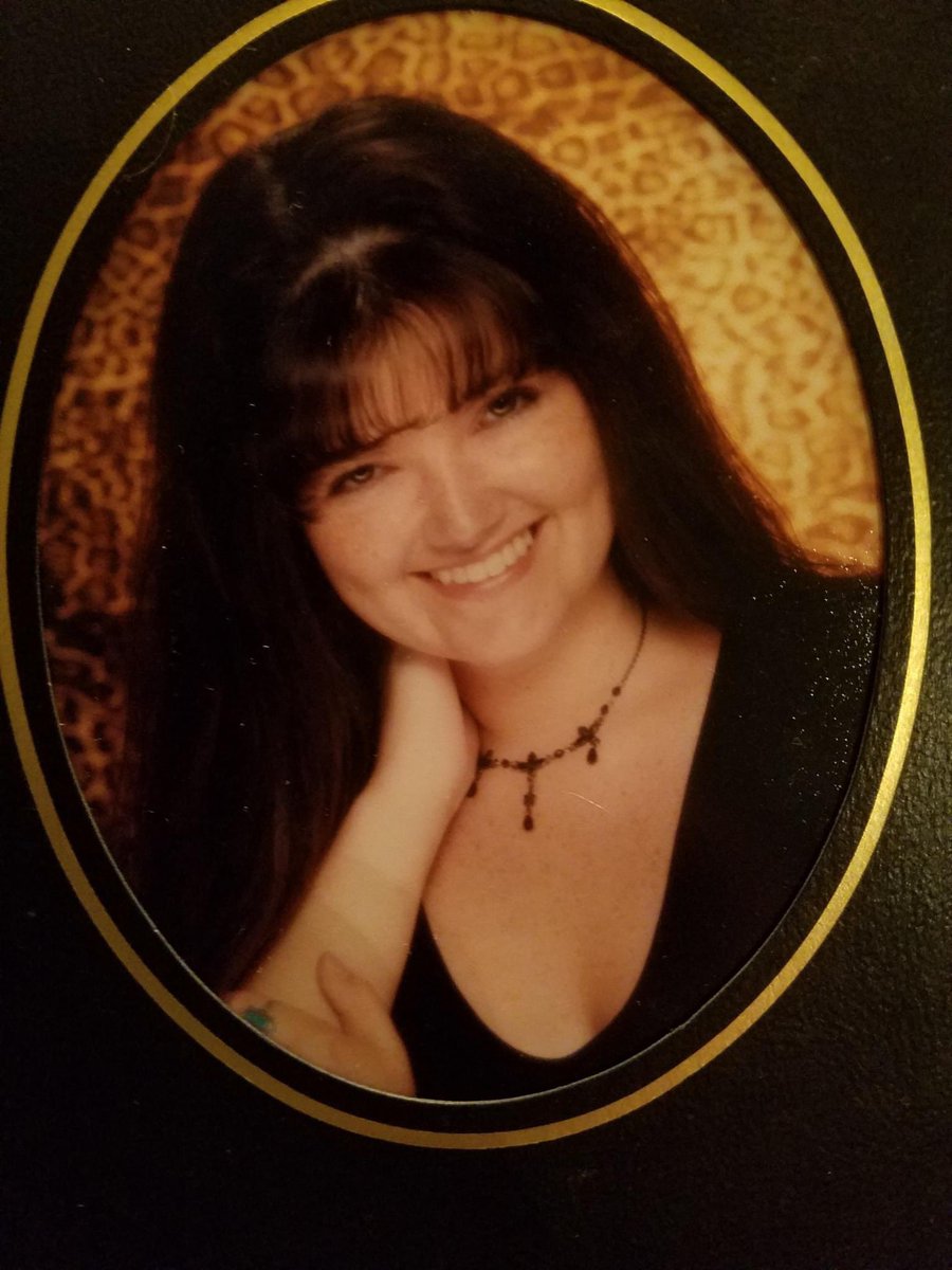 alackhback's tweet image. Came across my Senior pics. The way I thought I was so grossly obese then… 🙄 #classof2000