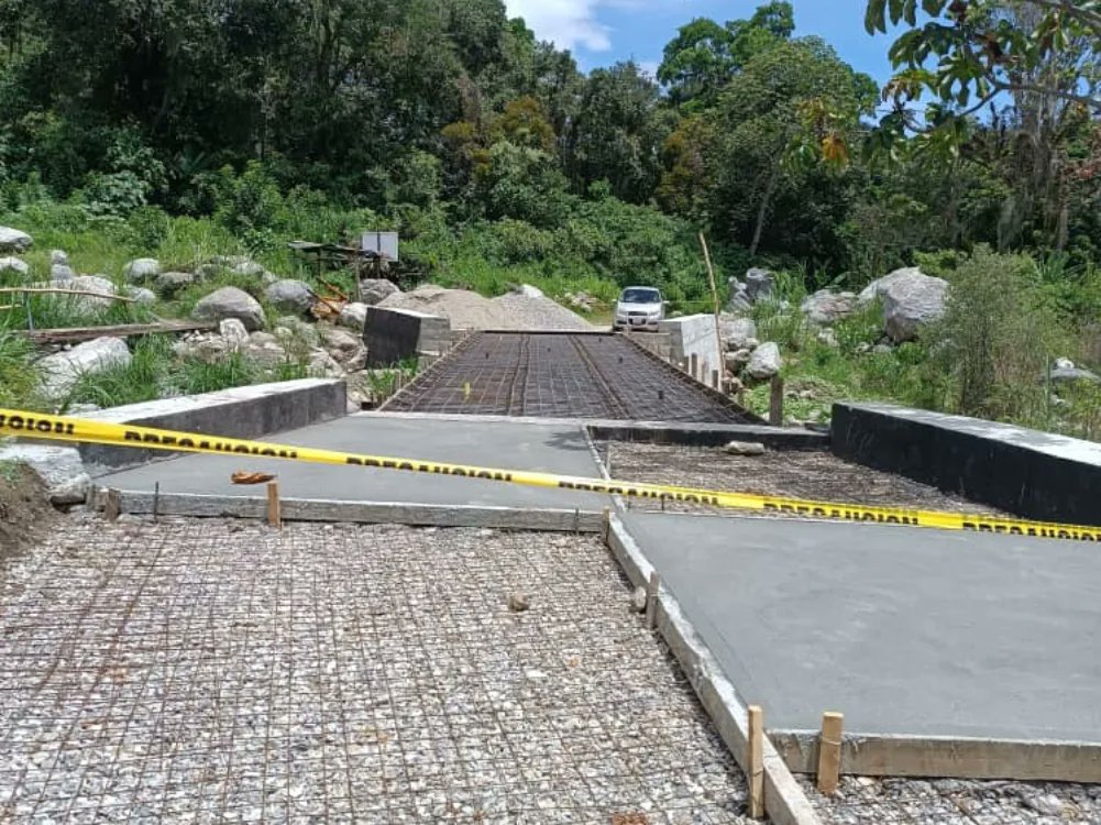 inmivimerida's tweet photo. Siguiendo lineamientos de nuestro gobernador @jehysonguzman, continúan los trabajos en la obra "Construcción de Puente sector El Rincón II Etapa", Parroquia Jacinto Plaza del Municipio Libertador del Estado Bolivariano de Mérida, con un avance de ejecución 95%. https://t.co/JM6e2DSWfS