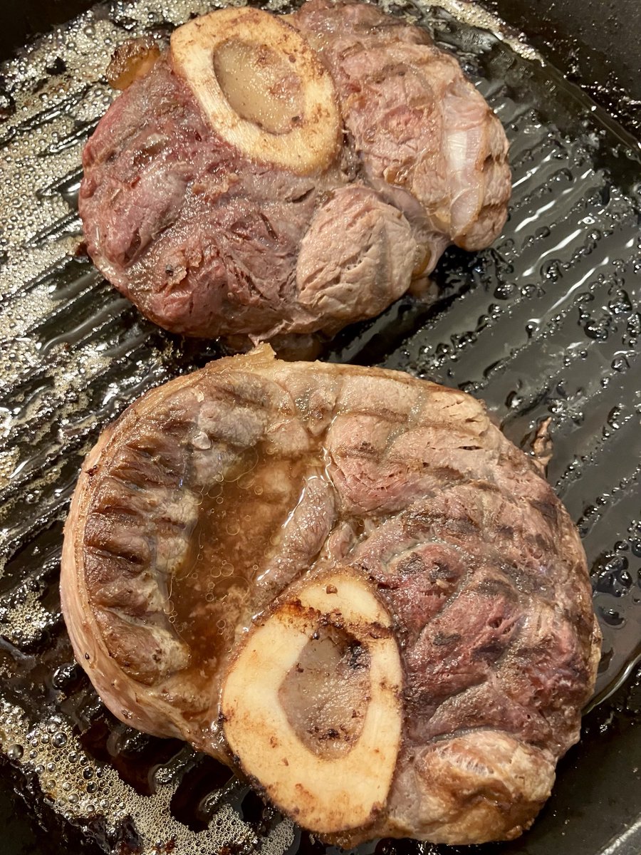 KrisBlackRose's tweet image. First I seared both sides of my pre-salted #beefshanks, then they are slowly getting cooked in my homemade beef/bone broth. I added the buttery meat juice which remained in the cast iron skillet to the #broth, for a grilled taste.