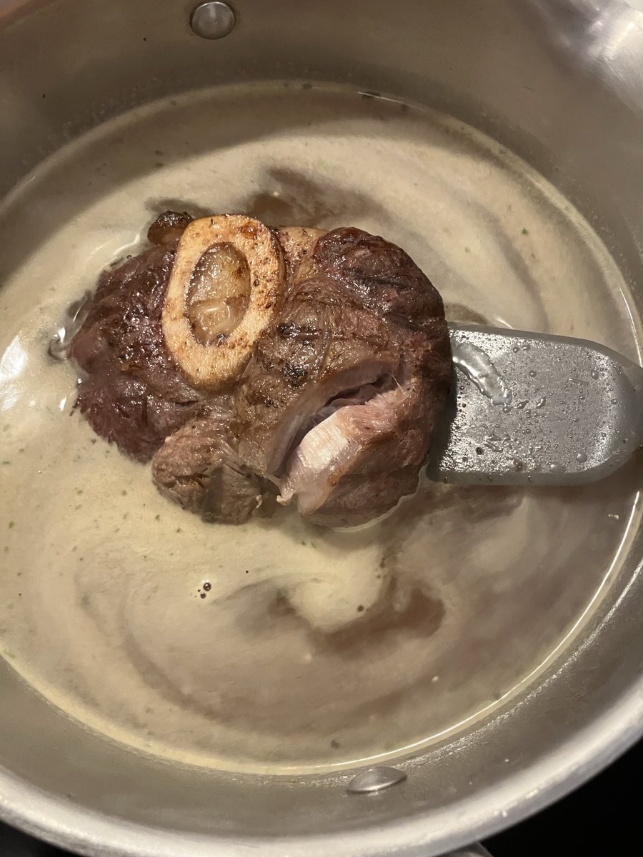 KrisBlackRose's tweet image. First I seared both sides of my pre-salted #beefshanks, then they are slowly getting cooked in my homemade beef/bone broth. I added the buttery meat juice which remained in the cast iron skillet to the #broth, for a grilled taste.