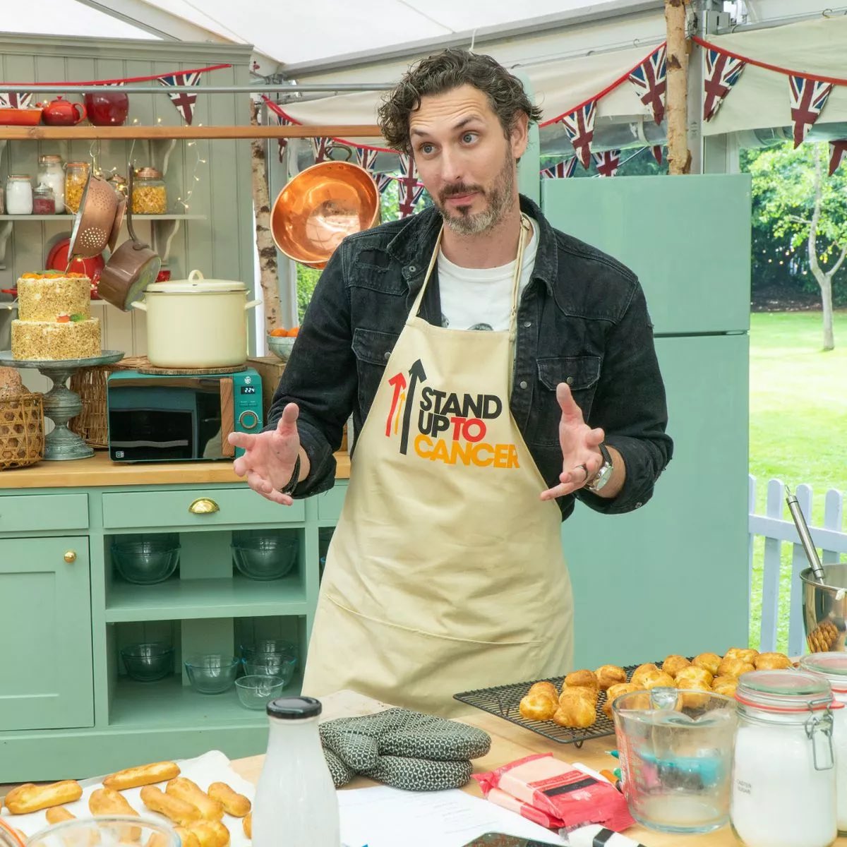 Crypto_CLSTR's tweet photo. Watching celebrity bake off and I thought @Hozier was on. #hozier #inbetweeners https://t.co/NNgEjKPCJh
