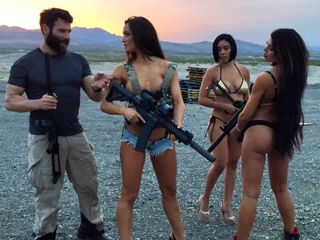 tripxiisol's tweet photo. @DanBilzerian $RAD  I LOVE ASSES, AMERICA AND GUNS! https://t.co/pN5hCpj4EC