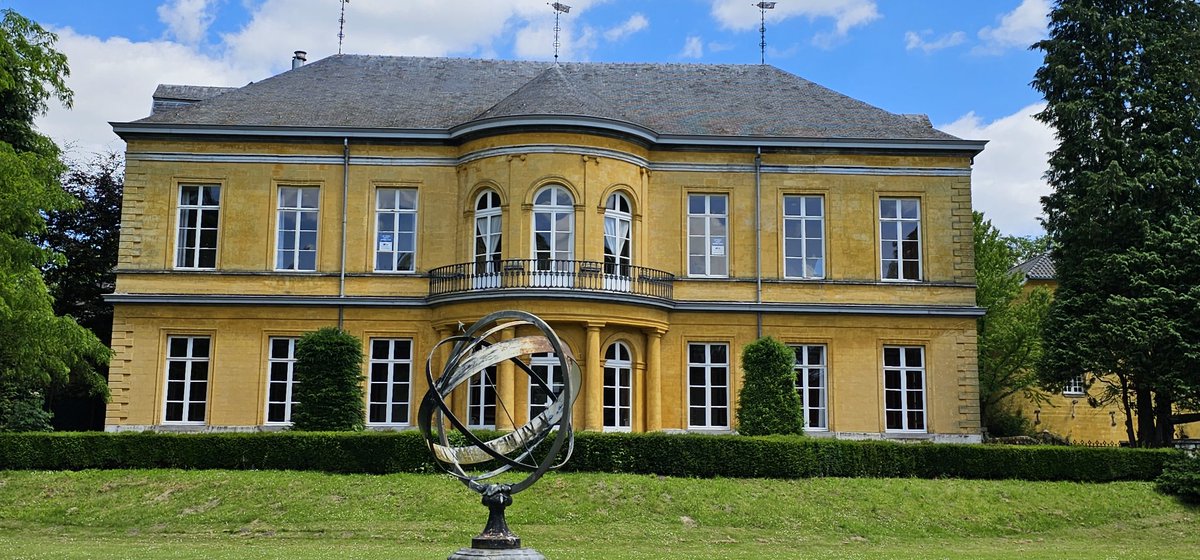 SurjaniG's tweet photo. Kasteel #Schaloen &amp; Kasteel #Oost #Oud_Valkenburg https://t.co/iiBFstuPKI
