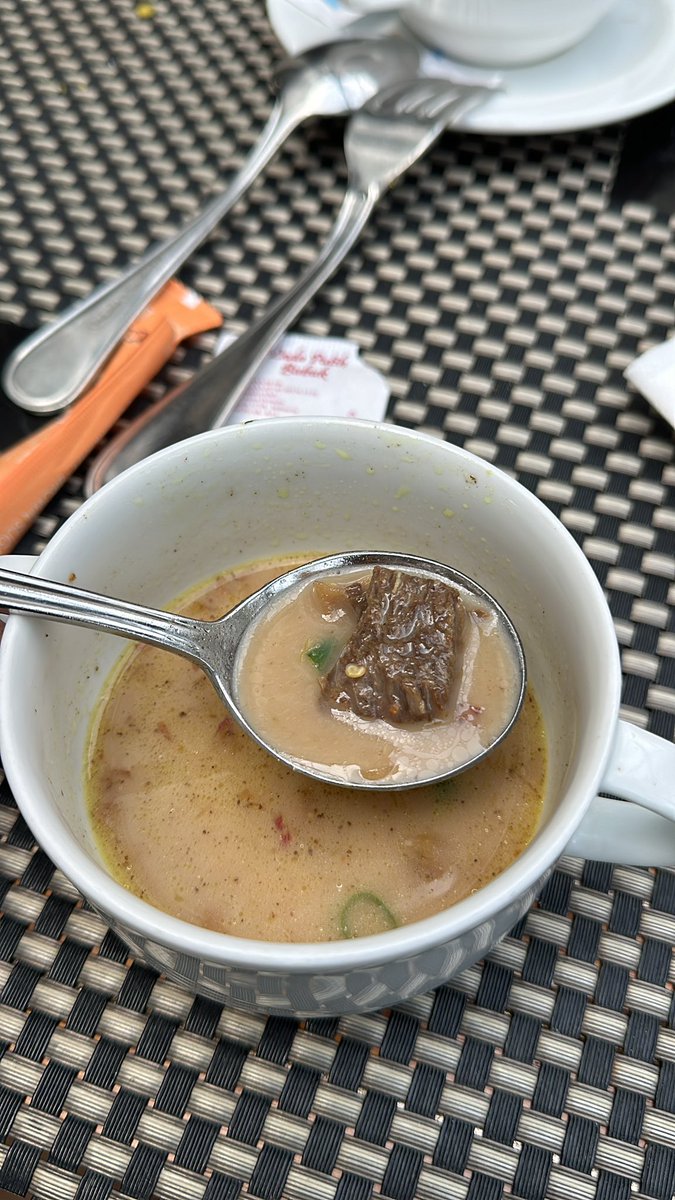 RasthoMahotama's tweet photo. Ada loh orang yang gak mah memaafkan karena berpikir kalau terlalu gampang memaafkan nanti dunia tidak teratur
Kalau kamu salah satu nya, lanjut baca
Kalau gak, juga lanjut baca ya
Yuk kita bedah dengan #LogicKah
A 🧵 yang muncul di otak waktu sarapan https://t.co/6Zzs8qEmJ5