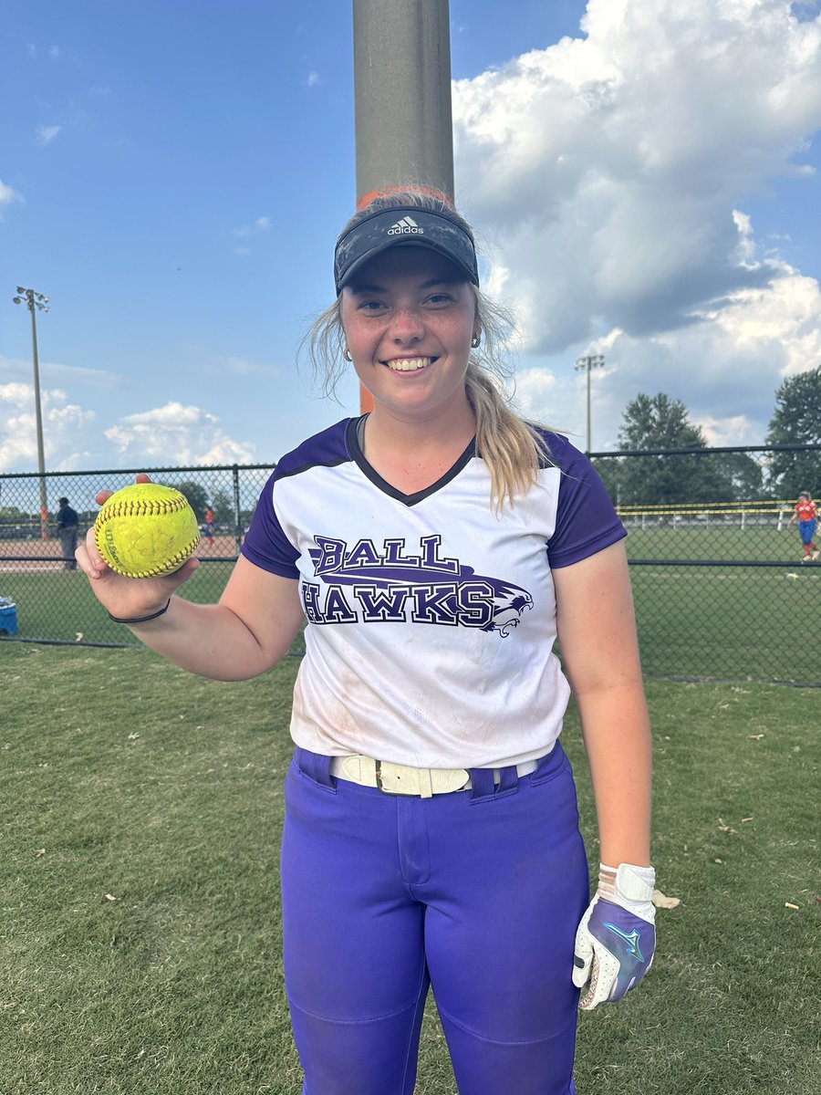 Our <a href="/B_davidson0307/">::Brooklyn Davidson</a> takes the leather of one with a 3 run homer helping her Ballhawks secure their position in the play offs at the Elite 50. Way to go, B!
🥎💜 #WeFlyTogether